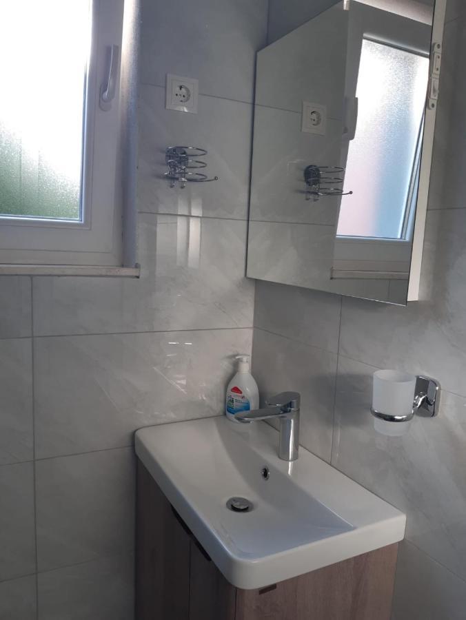 Jona - Dugi Rat - Mali Rat Apartment Bagian luar foto
