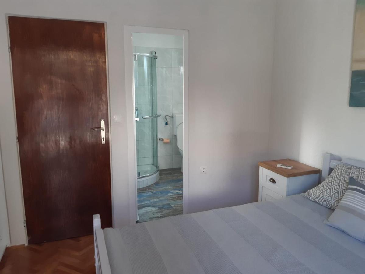 Jona - Dugi Rat - Mali Rat Apartment Bagian luar foto