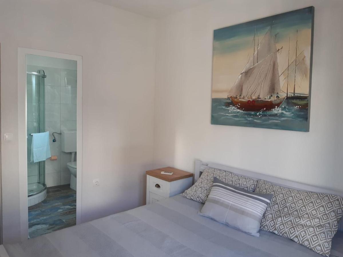 Jona - Dugi Rat - Mali Rat Apartment Bagian luar foto